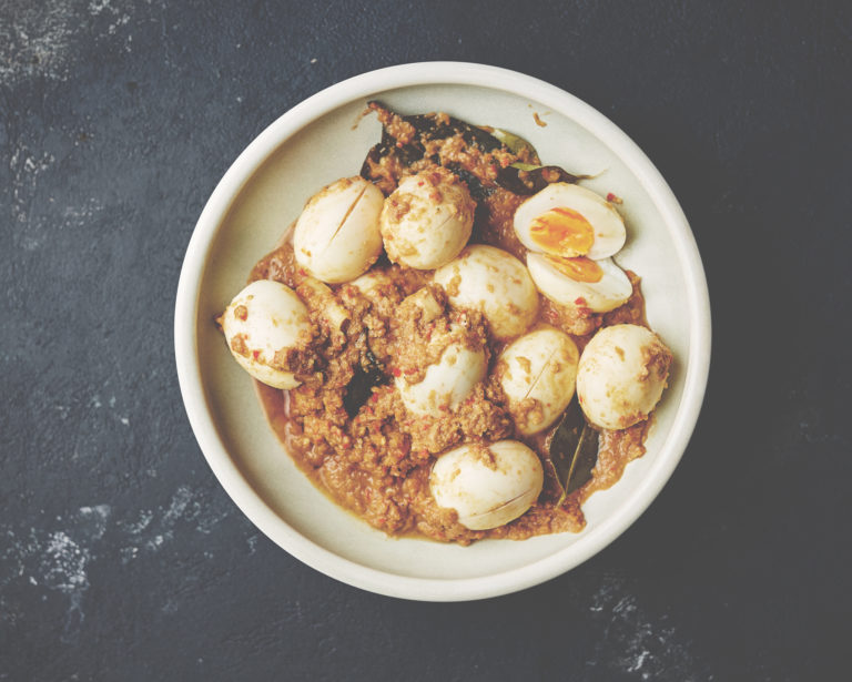 Sambal goreng telor