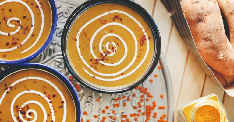 Recept: Rode-linzensoep met zoete aardappel