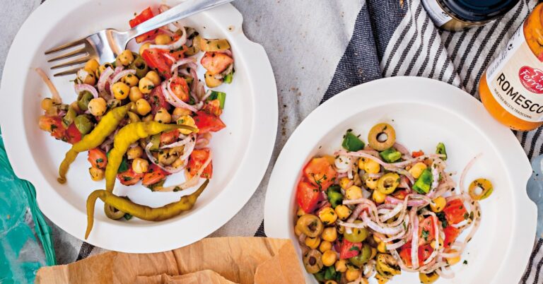 Recept: zomerse tomaten-kikkererwtensalade uit Spanje