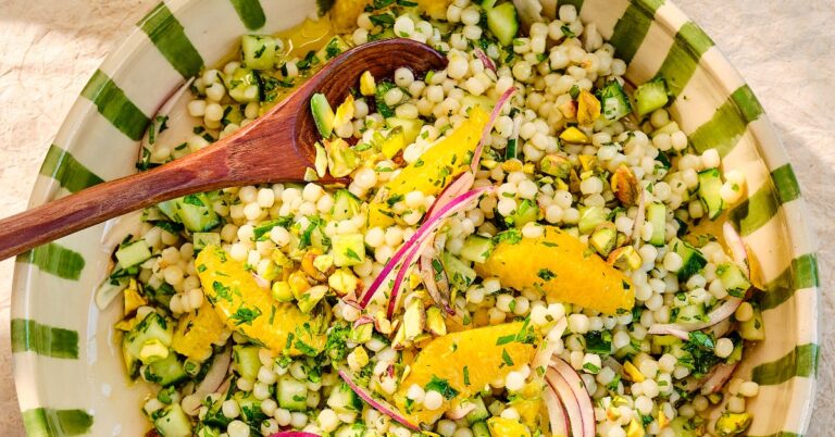 Parelcouscous met sinaasappel, pistache en peterselie: fris bijgerecht vol smaak