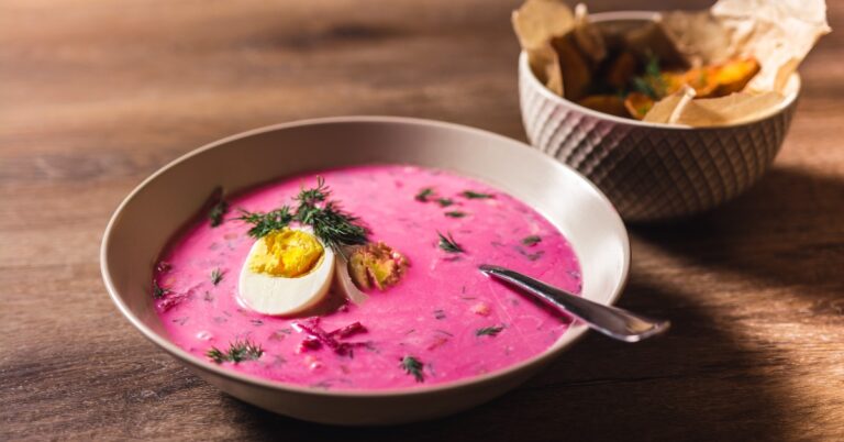 Dit wil je weten over  Šaltibarščiai: de beroemde roze soep met een eigen festival (plus recept)