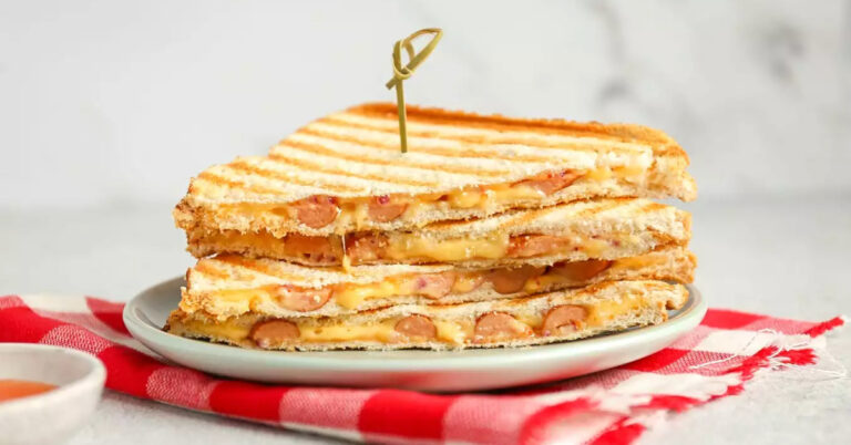 Een knakworsttosti is hartstikke lekker en dit is het bewijs