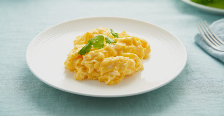 Dé truc voor perfect luchtige scrambled eggs (en omelet)