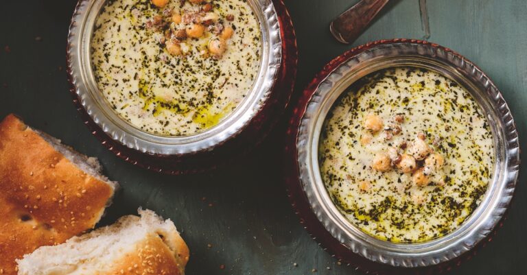 Recept: Yayla Corbasi (warme yoghurtsoep uit Turkije)
