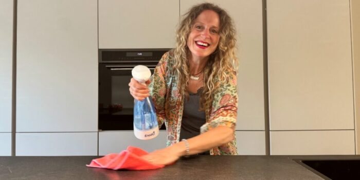 Sharon keuken schoonmaken EnozoPRO