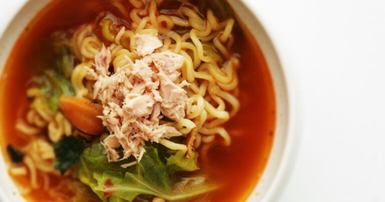 Met dit ene ingrediënt maak je van instant ramen een volwaardig gerecht
