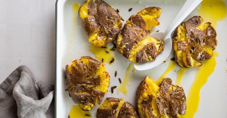Recept: Smashed patatoes van tv-kok Sharon de Miranda