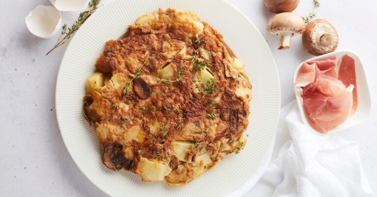 Recept voor een Spaanse tortilla met serranoham en champignons