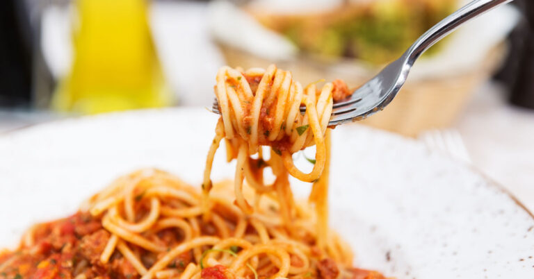 Zo maak je de populaire Spaghetti Pomodoro uit ‘The Bear’
