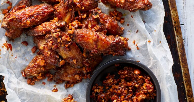 Recept: Thaise kippenvleugels met sticky cashewnotensaus uit de Airfryer
