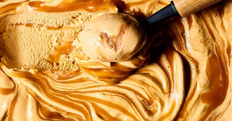 Recept: Karamel-ijs (uit het boek Toetjesbijbel)