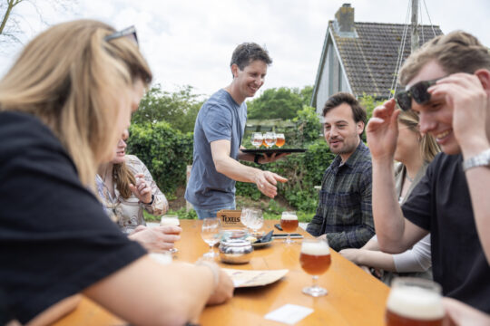 Tuin bij proeflokaal Texels - Evalien Weterings