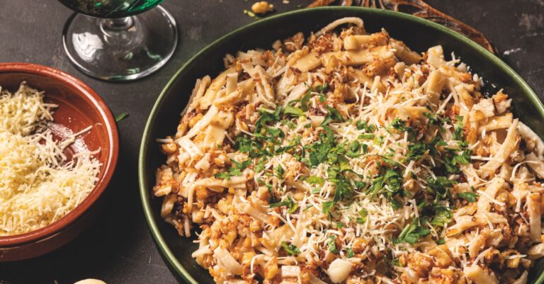 Recept: Turkse noedels met kaas en walnoten