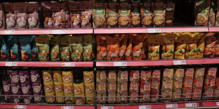 Unox bij supermarkt