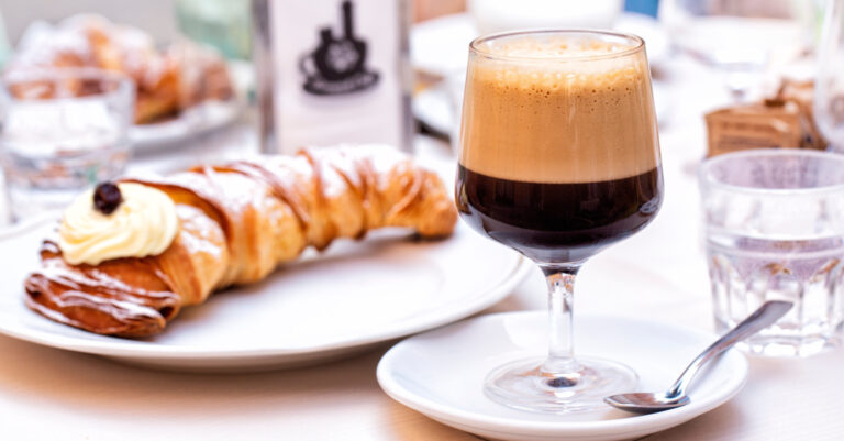 Caffè shakerato: het beste zomerdrankje om je ochtend mee te beginnen