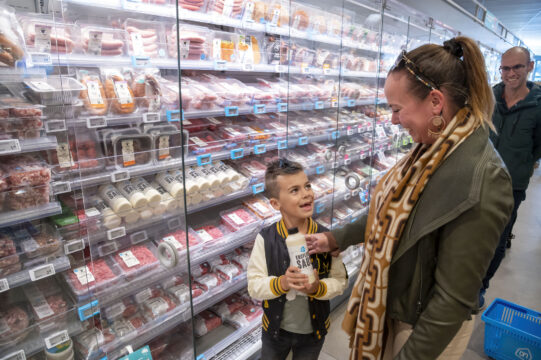 jongen met knoflooksaus Albert Heijn