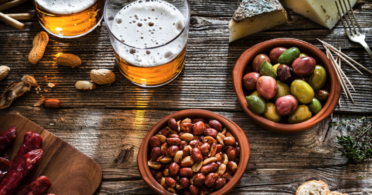 Deze Angostura nootjes maken je borrel compleet
