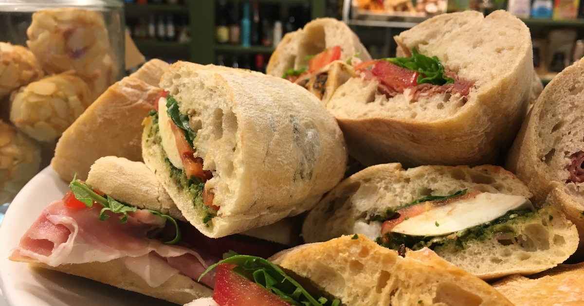 Broodje mozzarella | Belegde broodjes bestellen Den Haag | ’t Bakkertje