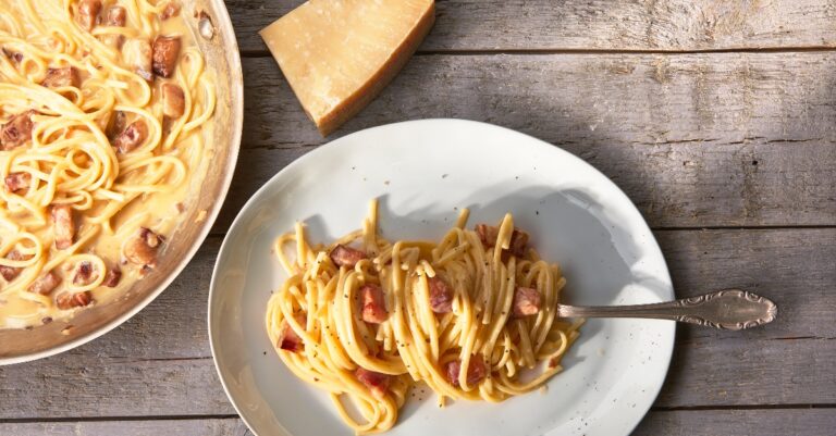 Recept: Spaghetti carbonara uit één pan van Julius Jaspers