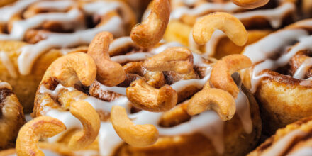 cinnamon roll met cashewnoten