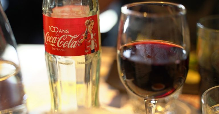 Waarom rode wijn mixen met cola een heel goed idee is