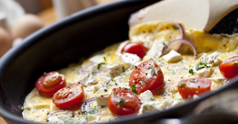 We probeerde de Feta Fried Eggs-trend en nu willen we dit elke dag als ontbijt