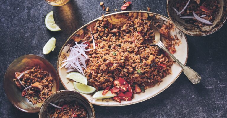 Verrukkelijk recept uit kookboek Chinese-ish: gebakken rijst met mosterdkool en olijven