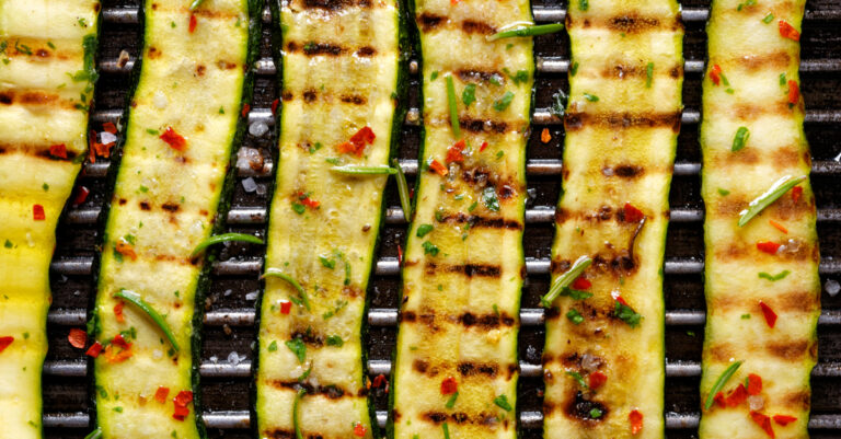 Met deze truc maak je de allerlekkerste gegrilde courgette