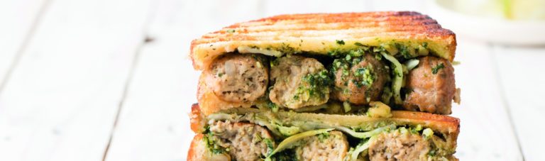 Tosti met gehaktballen, venkel en walnootpesto