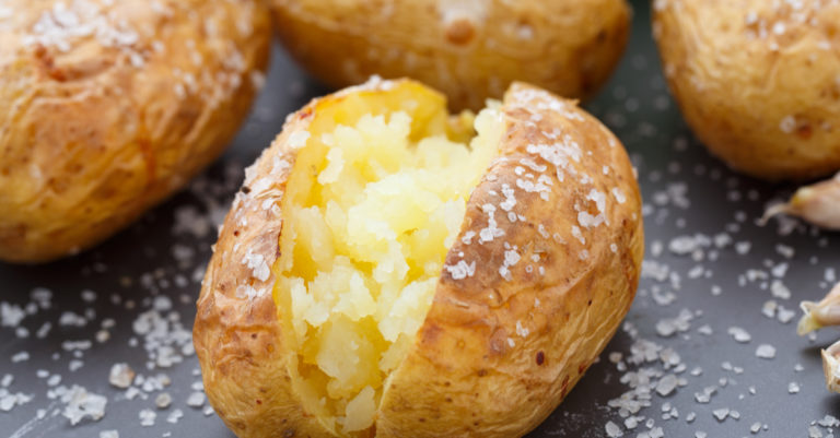 Met deze tips maak je de lekkerste gepofte aardappels