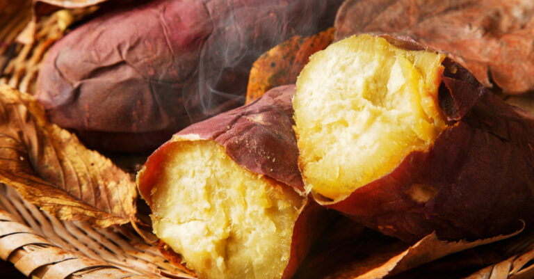 Dit is de truc voor de allerzoetste, luchtigste gepofte zoete aardappels