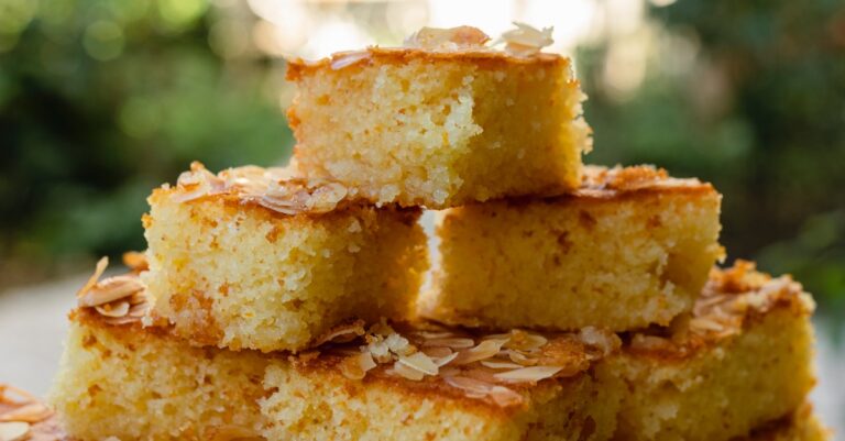 Recept: luchtige griesmeeltaart met amandel en sinaasappel