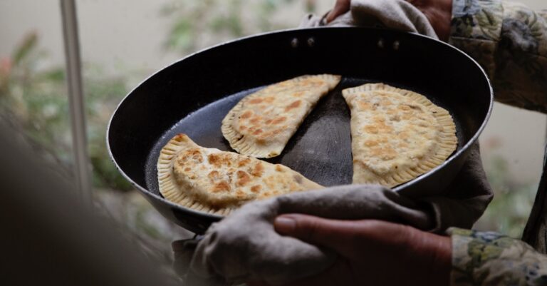 Recept: Halvemaantjes van deeg gevuld met gehakt (samborakat)