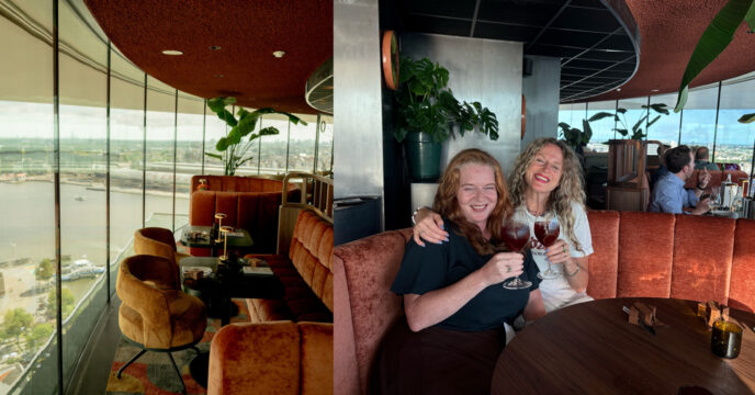 interieur en blije gasten restaurant Moon