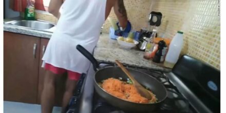 maffiabaas kookt pasta