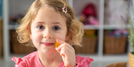 meisje met snoepje