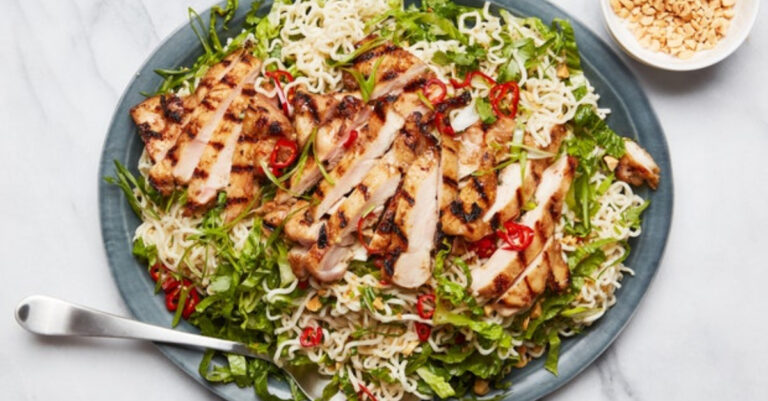 Dit wil je: een hartige, pittige noedelsalade die superlang lekker blijft