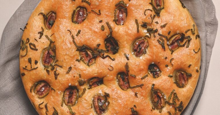 Recept: Focaccia met olijfolie en salie