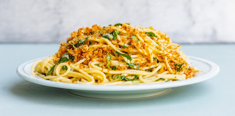 Recept: Spaghetti met knapperig broodkruim