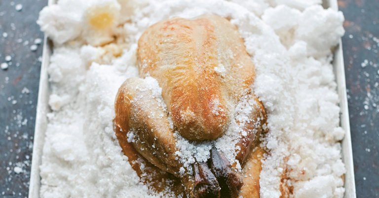 Recept: Supersappige parelhoen in zoutkorst