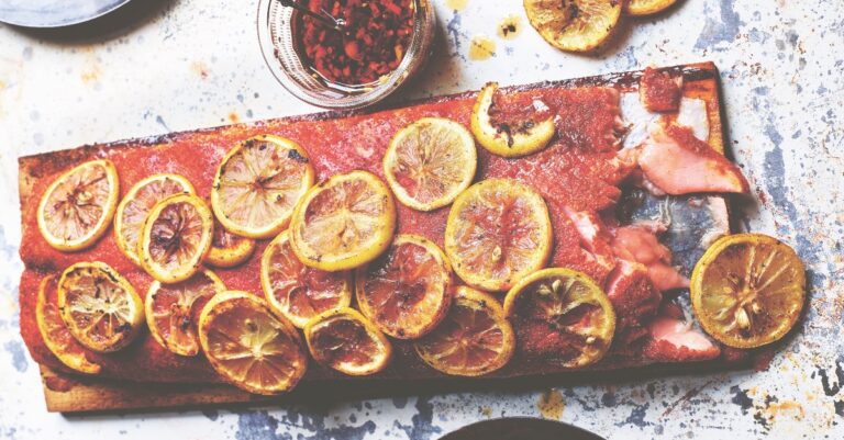 Recept: Zalm met chili-knoflook-citroenolie van de rookplank