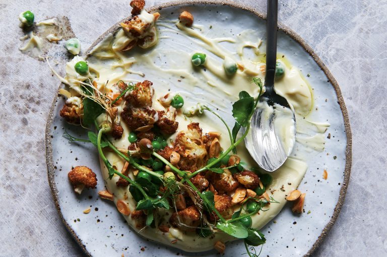 Recept: Bloemkool met doperwten, amandelen en citroen