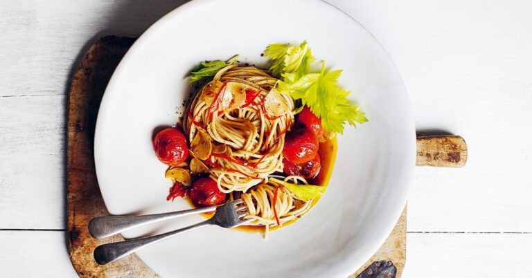 Pasta met bloody-marysaus van Donna Hay