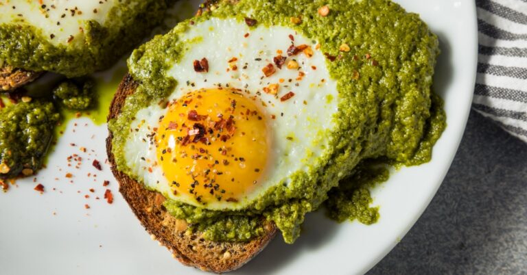 Pesto eggs zijn een hit op TikTok en dit is het recept