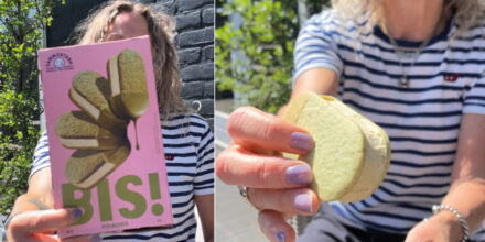 Vrouw met pistache ijssandwich