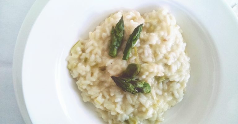 Zo maak je de risotto met asperges van STAN&CO