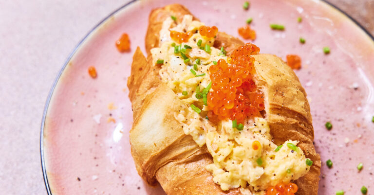 Recept: croissant met roze zalm
