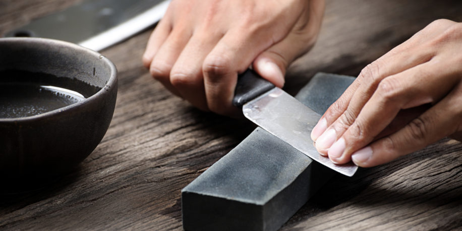 Mantsjoerije Aanvankelijk Kracht Zo slijp je je mes zonder messenslijper | FavorFlav