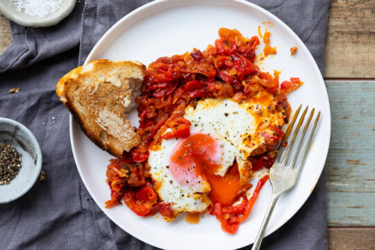 Nduja,Eggs,With,Fried,Red,Peppers,And,Onion