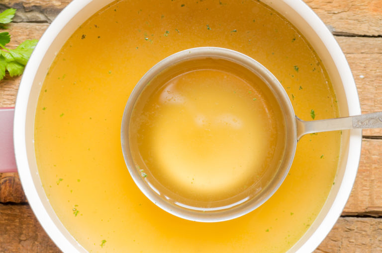 Kookschool: bouillon clarifiëren